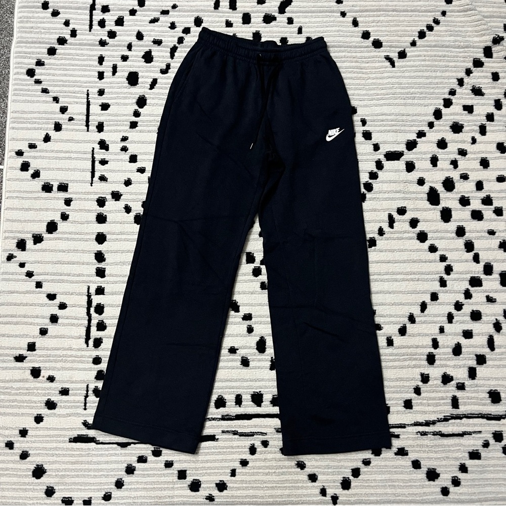 Nike Women’s Black Wide Leg Sweatpant